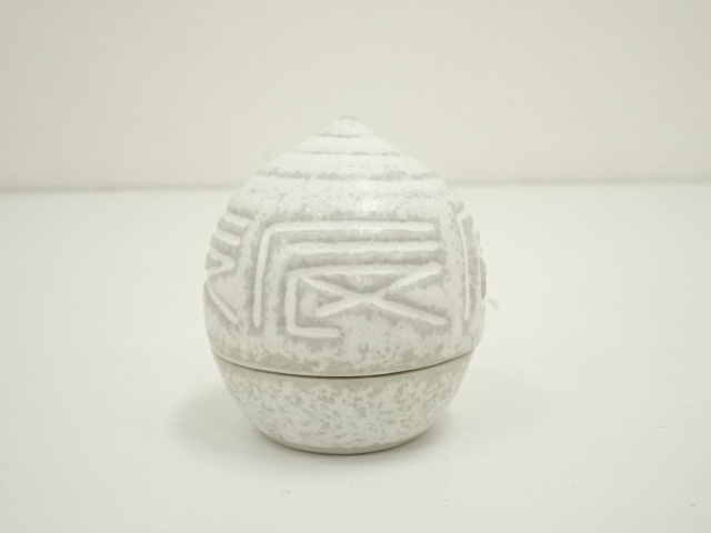  京焼　河合誓徳造　干支辰香合（箱付）